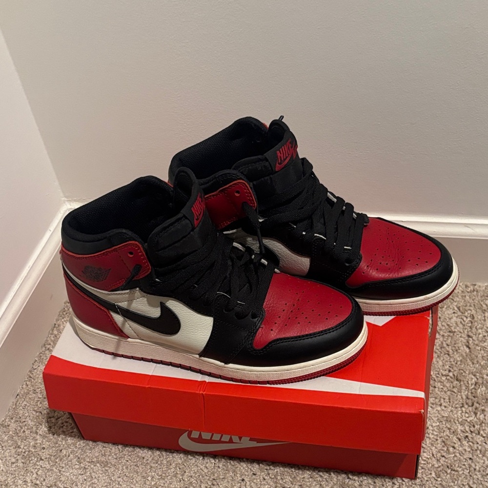 Nike Men's Black, Red, and White Sneakers